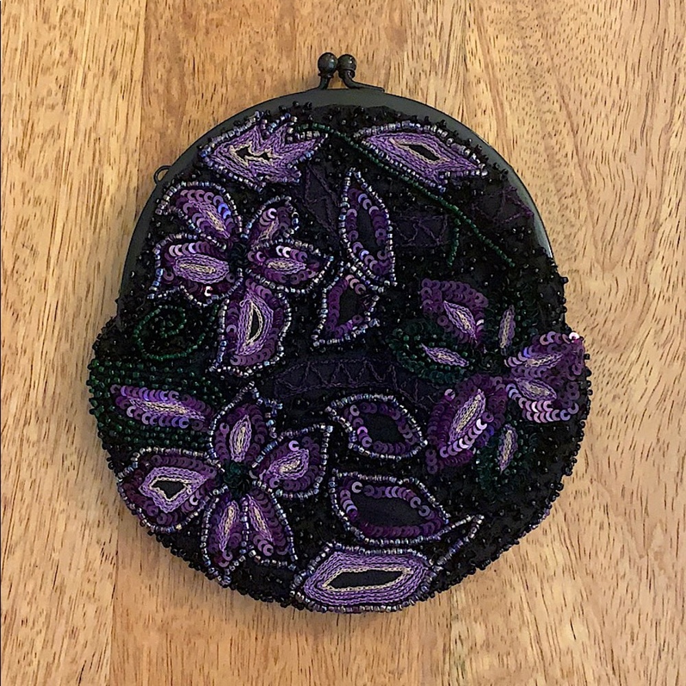 Beaded clutch